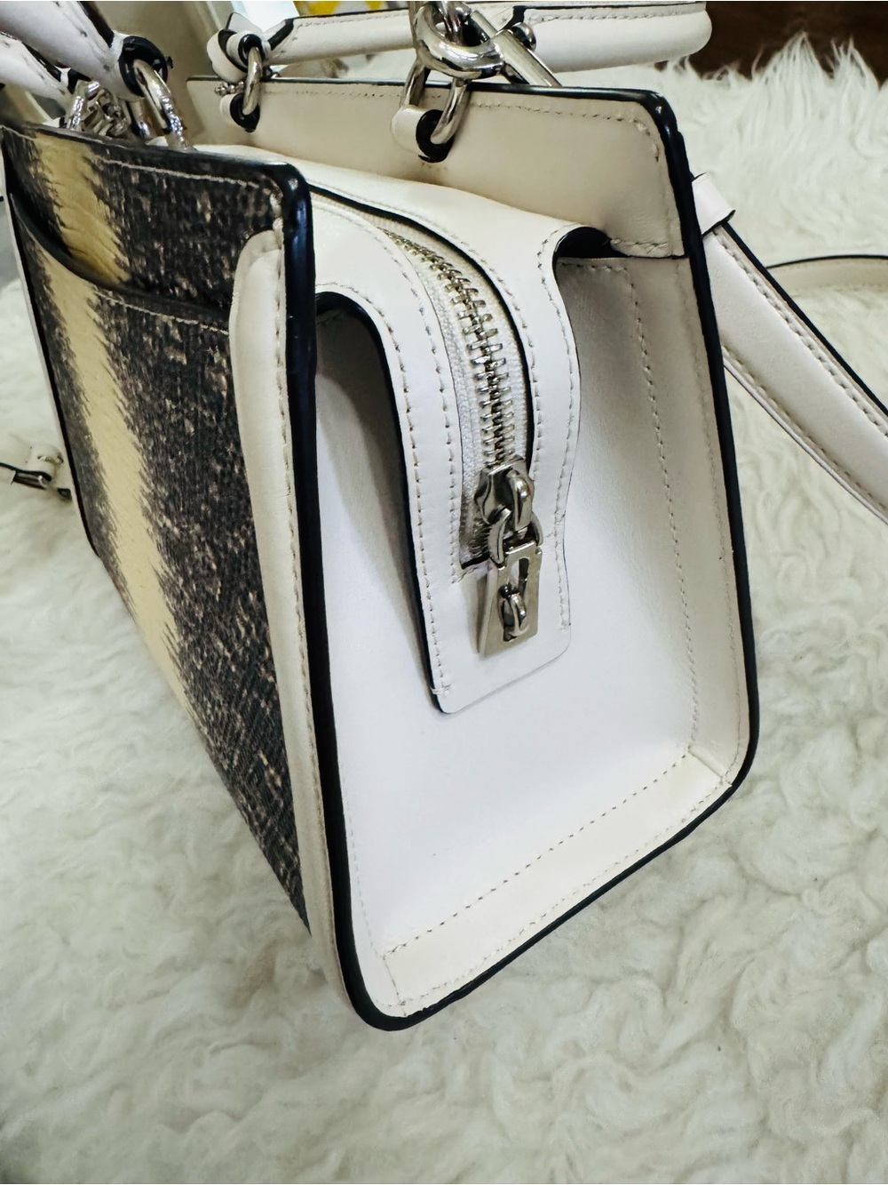 LIKE NEW Coach Zoe Carryall Satchel Chalk/Silver lizard-embossed leather R:598$ - Picture 10 of 16